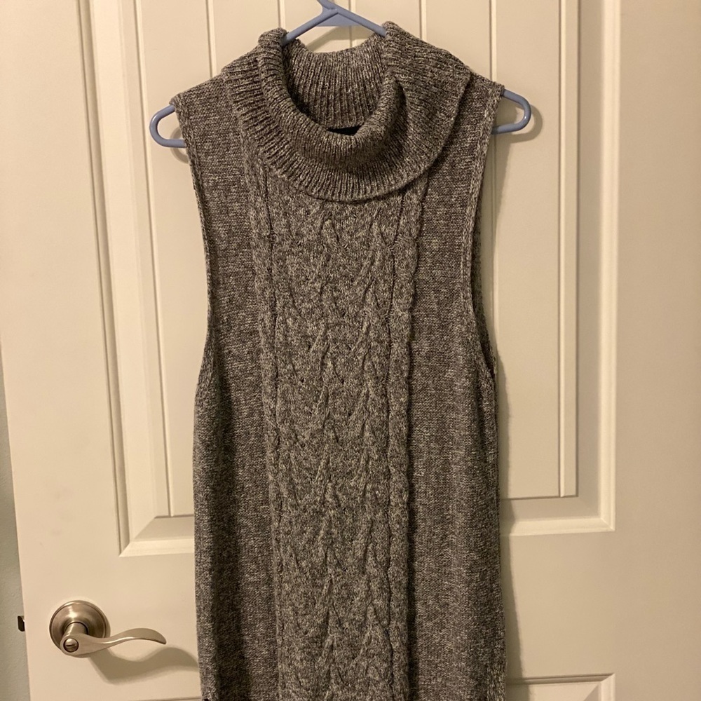 AB Studio size L grey cowl neck sleeveless sweater. Cotten, polyester, acrylic